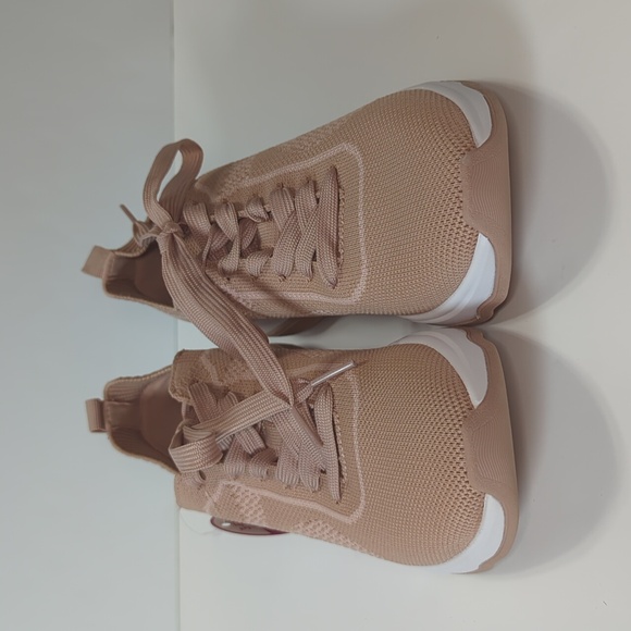 Clarks Cloudsteppers Circuit Tie Pale Peach Sneakers Size 7.5 - Picture 2 of 12